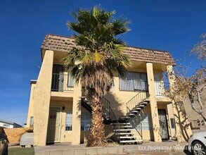 Building Photo - 3516 Thomas Ave