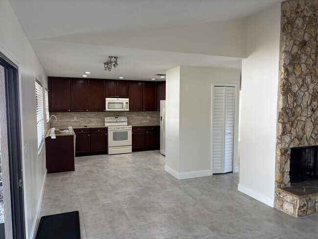 Building Photo - 1813 E Cheryl Dr