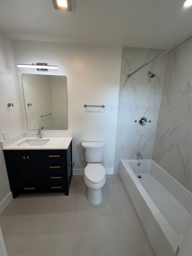 Building Photo - 3 Bed 2 Bath Apartment, New Construction In Cleveland Heights (With Garage)