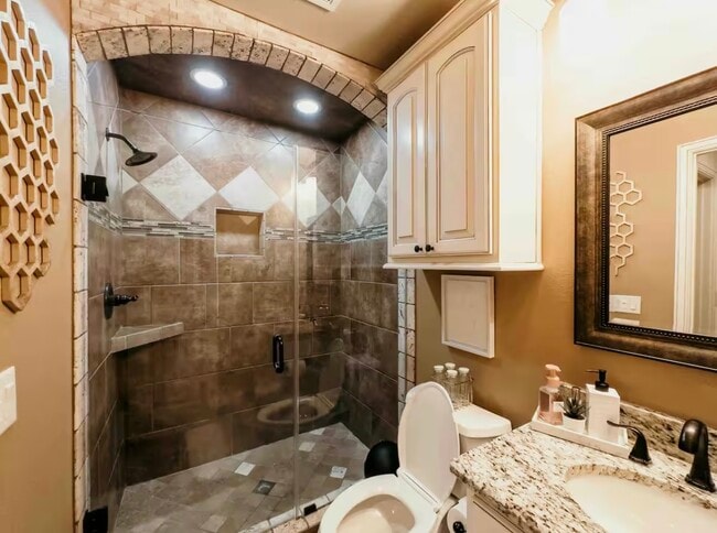 Building Photo - 1306 N 31st St