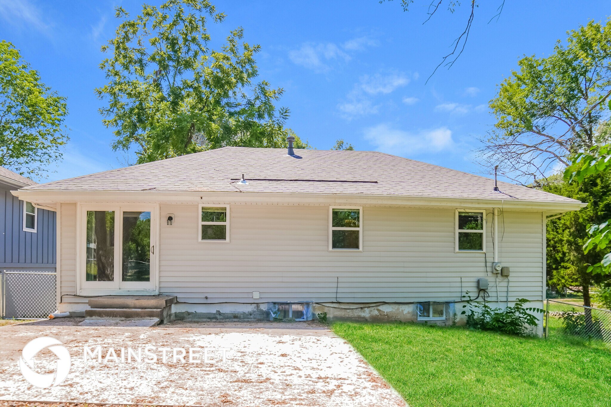 Building Photo - 601 S Central St