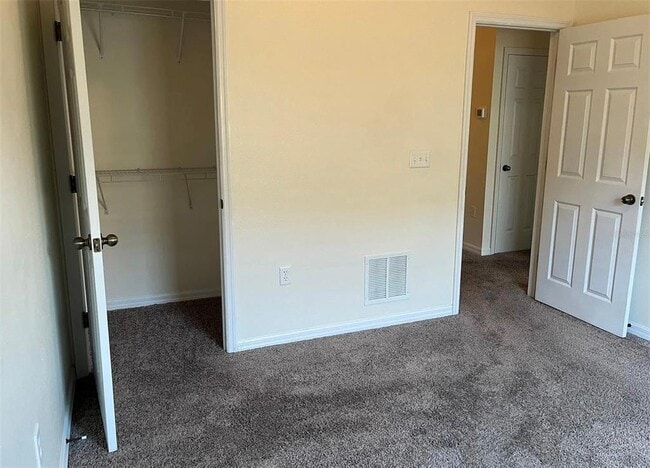Building Photo - 6706 Eagle Feather Dr