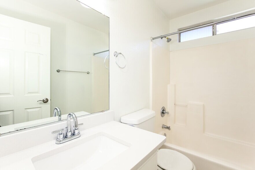 Building Photo - 9147 N 73rd Ln