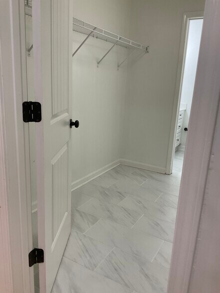 Building Photo - 1010 Woodland Vlg