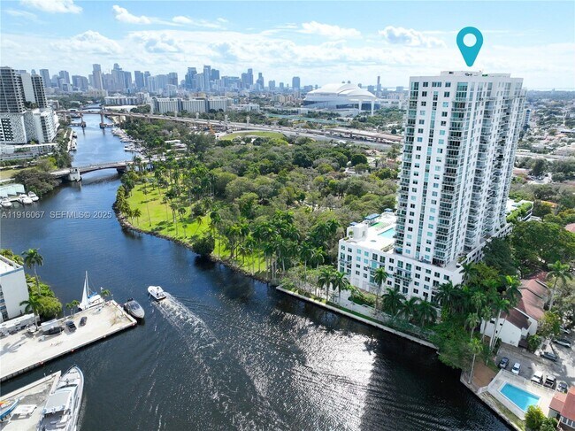 Building Photo - 1871 NW S River Dr