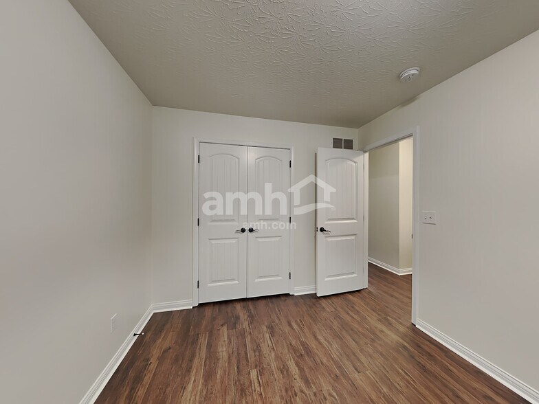 Building Photo - 1264 Woodford Ct