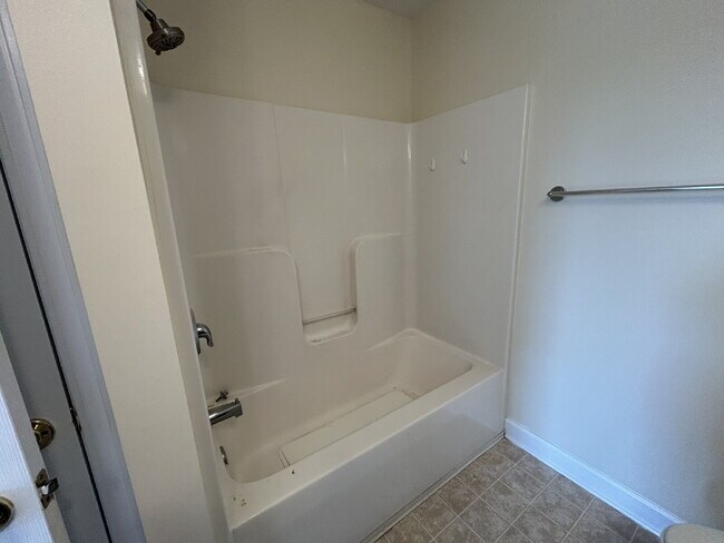Building Photo - Town House For Rent