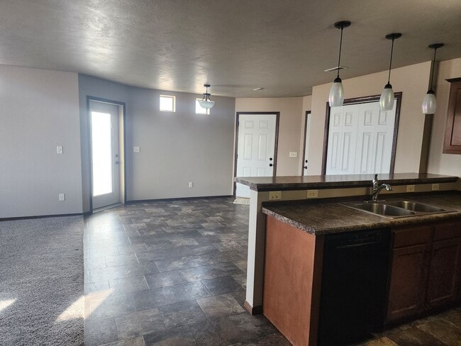 Building Photo - Two bedroom Town Home with attached double garage