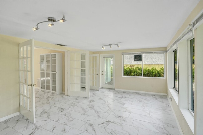 Building Photo - 249 NW 4th Diagonal