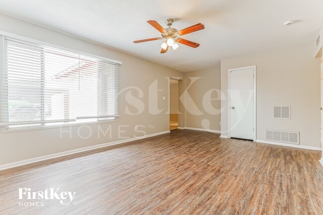 Building Photo - 1619 E Campus Dr