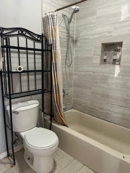 Building Photo - 491 Valley St