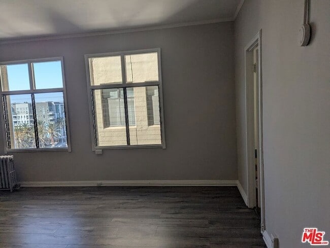 Building Photo - 634 S Gramercy Pl