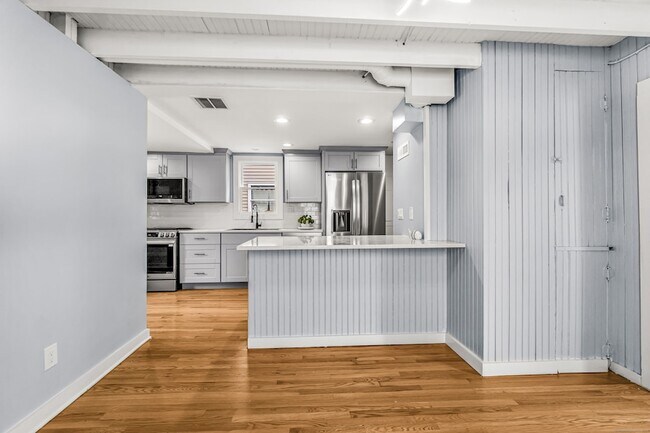 Building Photo - 155 Broadway