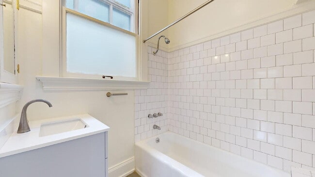 Building Photo - Charming 2BR/1BA in Cole Valley – Garage Parking, In-Unit Laundry & Private Backyard