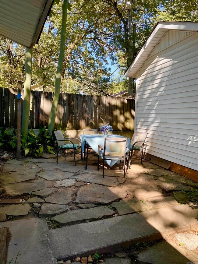 Building Photo - 404 N Jackson St