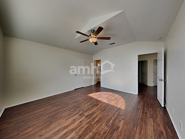 Building Photo - 22234 Goldcrest Run