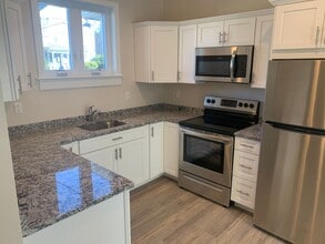 Building Photo - 129 Kenoza Ave