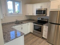 Building Photo - 129 Kenoza Ave