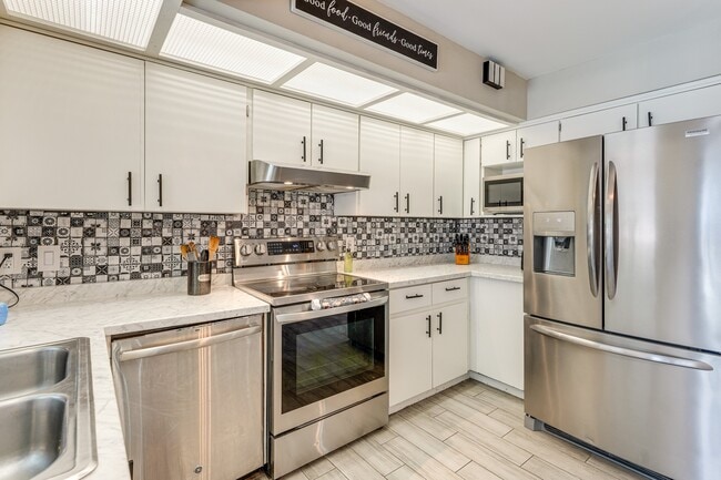 Building Photo - 128 Loredo Ln