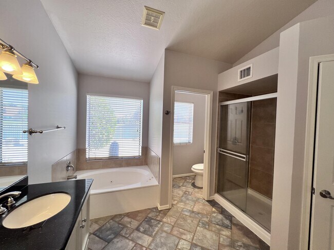 Building Photo - 6933 W Sack Dr