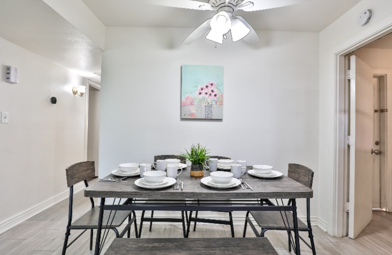 Building Photo - 531 W Del Campo Ave