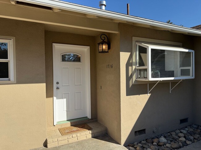 Building Photo - Updated single story home!