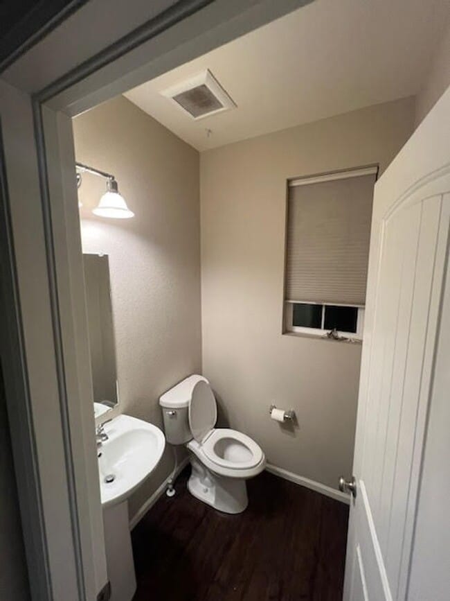 Building Photo - Stunning House in the highly sought-after ...