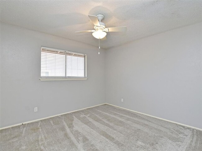 Building Photo - 2103 Falcon Hill Dr