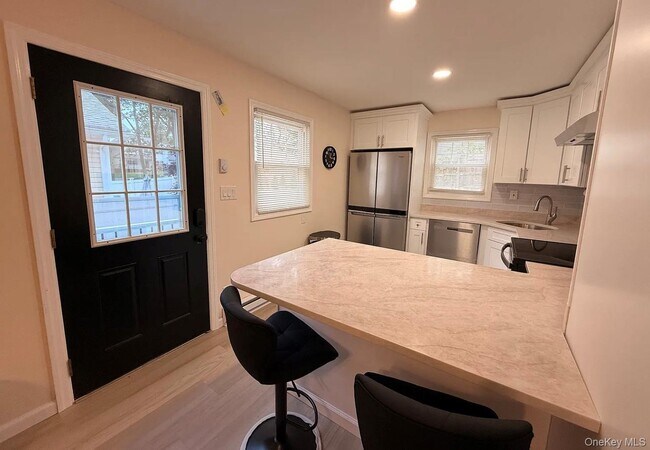 Building Photo - 129 Westbury Dr