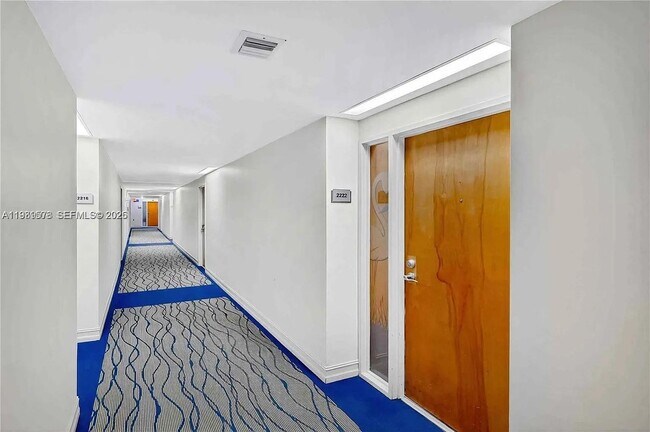 Building Photo - 7601 E Treasure Dr