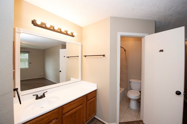 Building Photo - 2513 Harpers Ferry Crossing