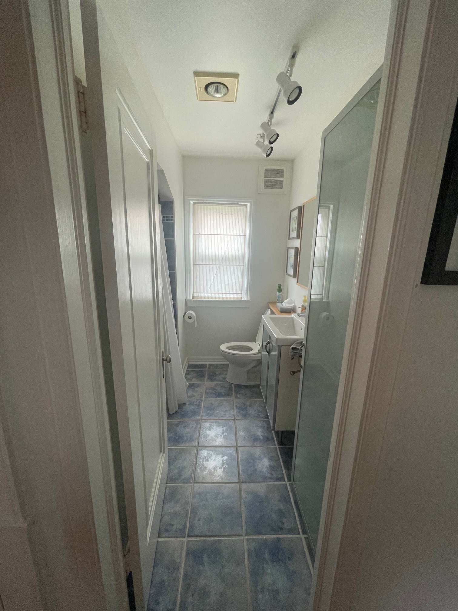 Main Level Bathroom - 118 S Vermont Ave