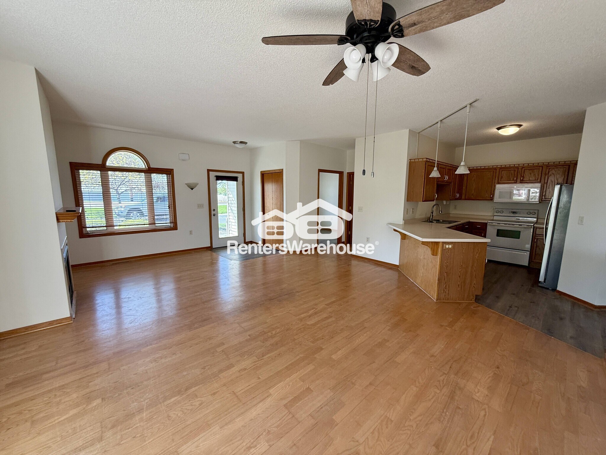 Building Photo - 1202 Crystal Pl E