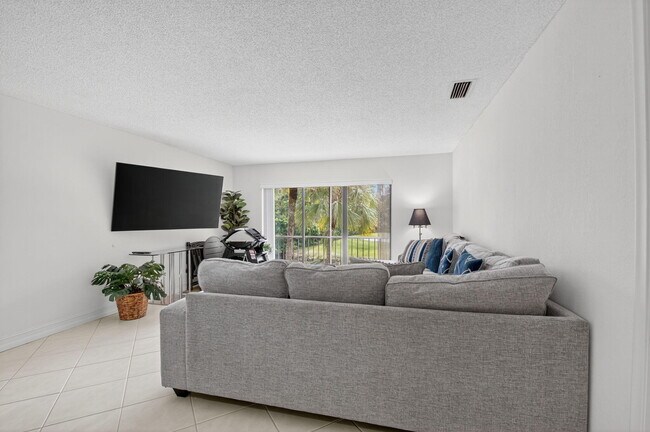 Building Photo - 21988 Cypress Dr