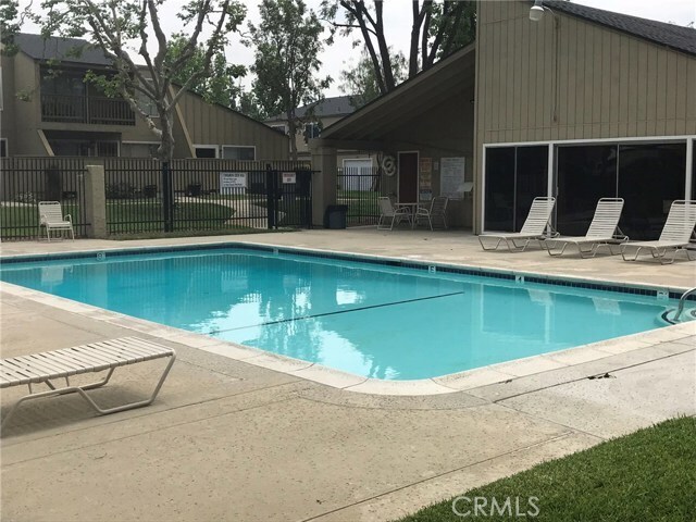 Building Photo - 1430 W Badillo St