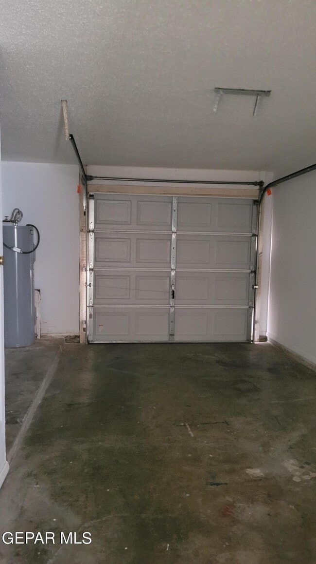 Building Photo - 1405 Cessna Dr