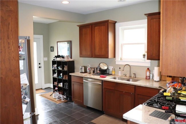 Building Photo - 25 Kensington Blvd