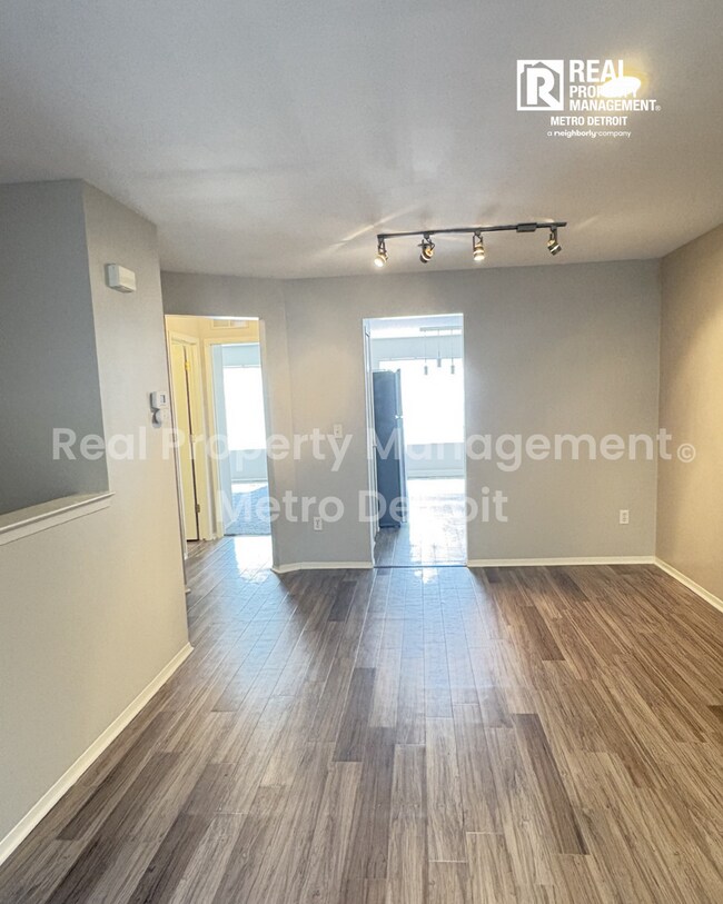 Building Photo - COZY CONDO LIVING