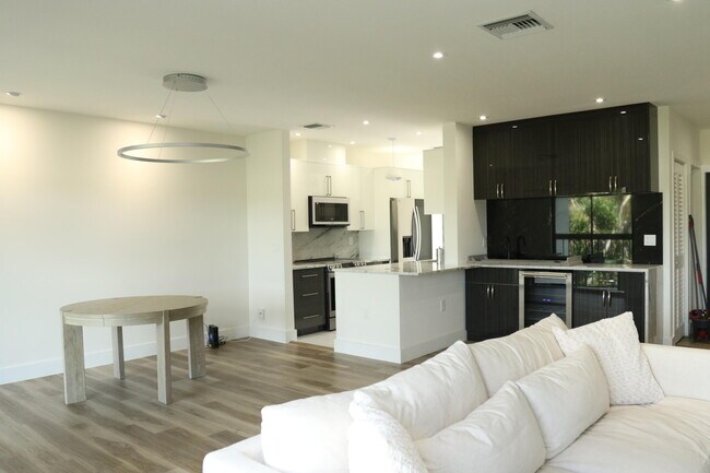 Building Photo - 11311 Pond View Dr