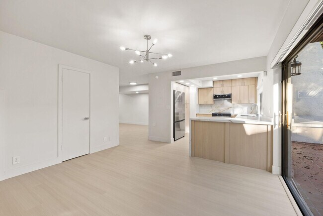 Building Photo - 3012 Willow Ln