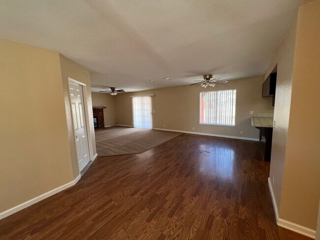 Building Photo - Apple Valley Desert Knolls