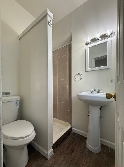 Building Photo - 133 S 15th St