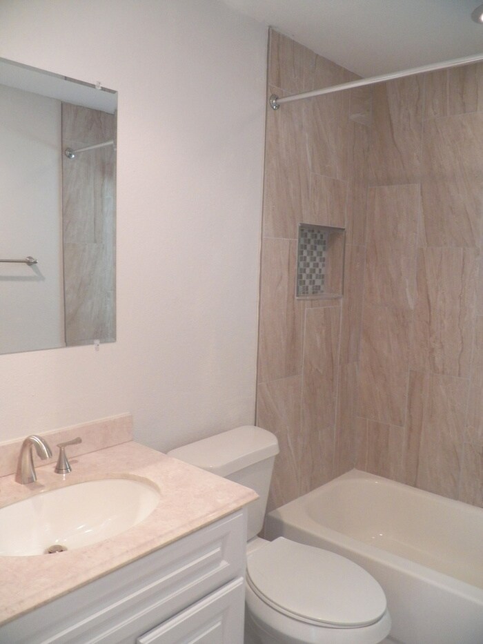 Building Photo - 7109 Vallejo Way
