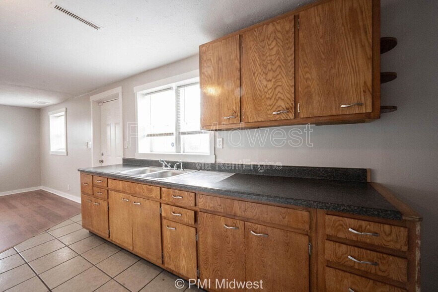 Building Photo - 3125 Clover Dr