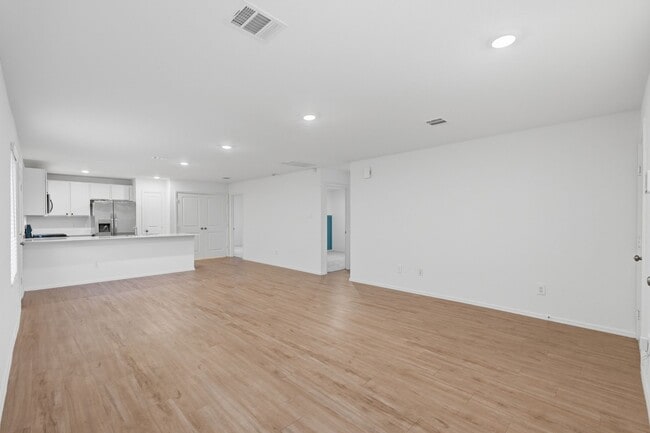 Building Photo - 235 River Grv Ct