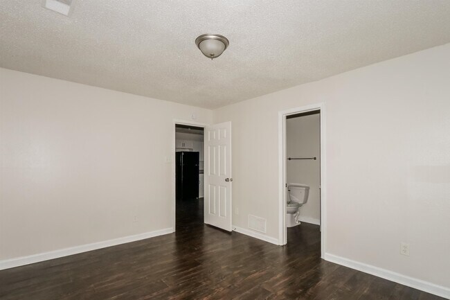 Building Photo - 3824 Windermere Rd