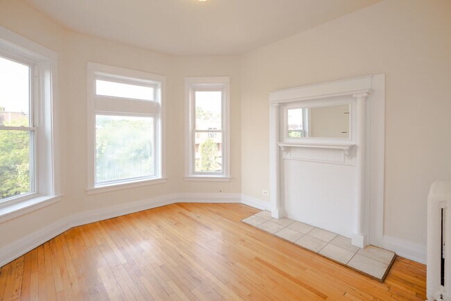 Building Photo - 4613 N Ashland Ave