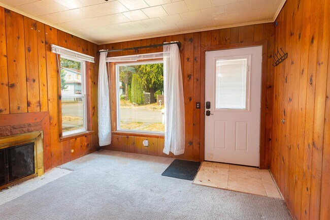 Building Photo - 1949 NE Barnett St