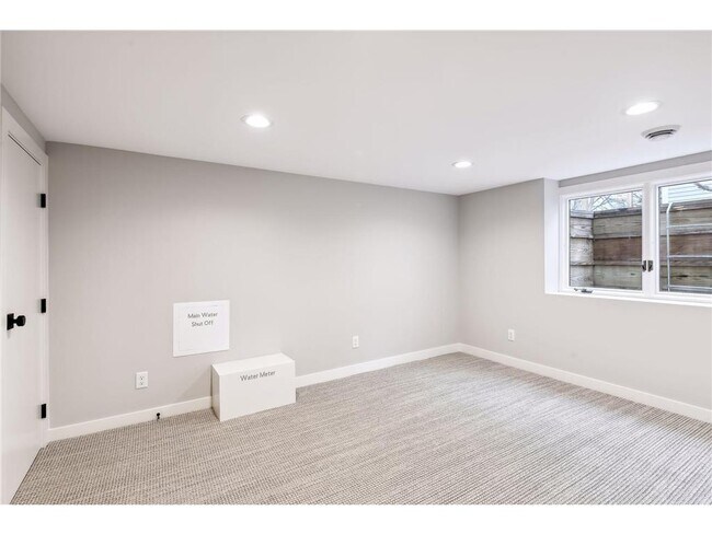 Building Photo - 238 8th Ave N