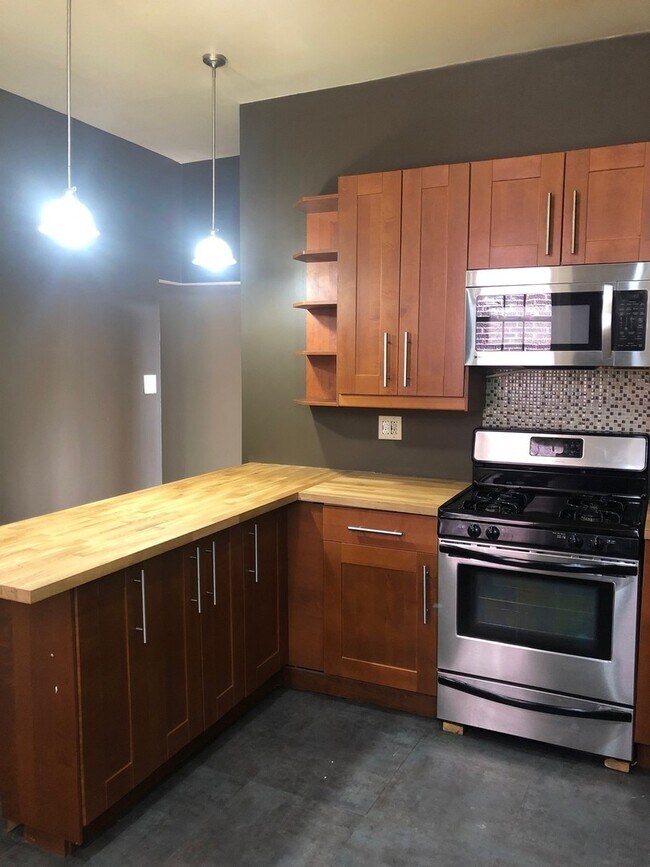 Building Photo - 1518 Fernleaf St